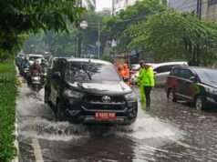 Os usuários de carros e motocicletas devem conhecer os pontos de inundação atuais em Jacarta Os usuários de carros e motocicletas devem conhecer os pontos de inundação atuais em Jacarta