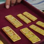 Ouro cai para US$ 5.300, prata cai de recorde enquanto a alta dos metais preciosos entra na “fase perigosa”