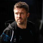 Michael Carrick não parece impressionado na linha lateral como técnico do Middlesbrough
