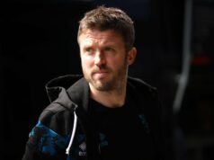 Outro clube da Premier League está considerando contratar Michael Carrick como gerente interino de emergência Michael Carrick não parece impressionado na linha lateral como técnico do Middlesbrough