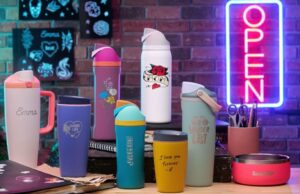 Owala Tattoos adiciona uma nova camada de personalização à nossa garrafa FreeSip de suporte emocional favorita três frascos de tatuagem Owala seguidos