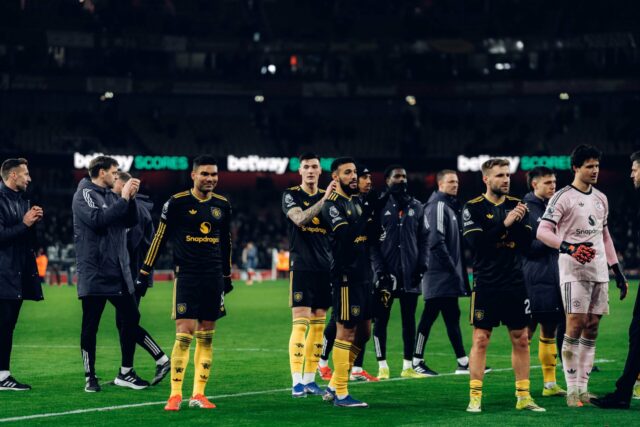 O Manchester United comemora o gol contra o Arsenal.