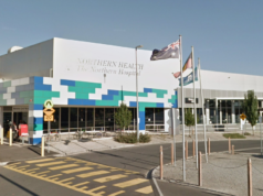 Pai do corajoso lutador contra o câncer atacado por raposa ao norte de Melbourne Brad, Tyler e Georgette Fishlock.