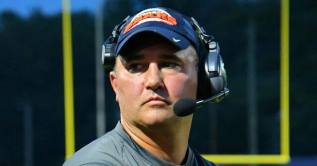 Escola de treinador de futebol desaparecido anteriormente abalada por escândalo sexual infantil