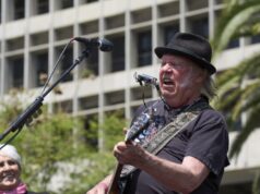 Para amenizar os acontecimentos mundiais, Neil Young dá aos groenlandeses acesso a todo o seu catálogo musical Para amenizar os acontecimentos mundiais, Neil Young dá aos groenlandeses acesso a todo o seu catálogo musical