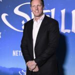 Paramount mantém oferta pela Warner Bros.