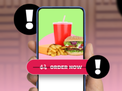 Parei de pedir comida quando descobri de onde vinha – os aplicativos de entrega me assustam Uma panela com macarrão e vegetais flutuando, aparecendo na tela de um smartphone chamada 'Receita de macarrão' com ícones de mídia social para Instagram, Facebook e TikTok à direita e ícones de aplicativos de receitas à esquerda.