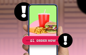 Parei de pedir comida quando descobri de onde vinha – os aplicativos de entrega me assustam Uma panela com macarrão e vegetais flutuando, aparecendo na tela de um smartphone chamada 'Receita de macarrão' com ícones de mídia social para Instagram, Facebook e TikTok à direita e ícones de aplicativos de receitas à esquerda.