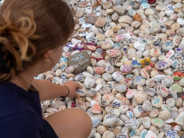 Parlamento australiano apóia leis mais rígidas sobre armas e crimes de ódio após ataque de Bondi
