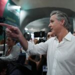 O deputado Richard Hudson, RN.C., fala antes que o ex-presidente republicano Donald Trump chegue para falar em um comício de campanha no First Horizon Coliseum, sábado, 2 de novembro de 2024, em Greensboro, NC. (Foto AP/Alex Brandon)