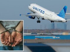 Passageiro da United Airlines dá tapa no rosto de comissário de bordo após alegar que está em uma ‘simulação’ Um avião de passageiros da United Airlines partindo do Aeroporto Internacional O'Hare de Chicago.