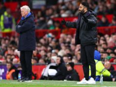 Paul Scholes acha que Ruben Amorim cometeu exatamente o mesmo erro que David Moyes no Man Utd Patrick Dorgu comemora com seus companheiros durante a partida da Premier League entre Manchester United e Newcastle United.