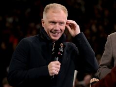 Paul Scholes nomeia sua escolha de chefe interino do Man Utd entre Carrick e Solskjaer, ‘por algum motivo…’ Michael Carrick gesticula do lado de fora