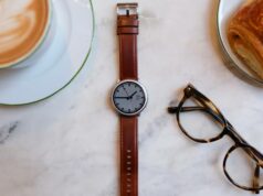 Pebble corta atalhos da melhor maneira possível com o smartwatch Round 2 Uma imagem promocional do Pebble Round 2