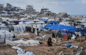 Pelo menos três palestinos mortos em ataques israelenses noturnos em Gaza Pelo menos três palestinos mortos em ataques israelenses noturnos em Gaza