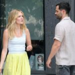 Penn Badgley e Meghann Fahy estão brigando por que estão postando um sobre o outro online 2211782203 2216187476