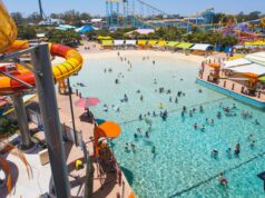 Pessoa em situação de risco de vida após quase se afogar em WhiteWater World Pessoa em situação de risco de vida após quase se afogar em WhiteWater World