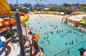 Pessoa em situação de risco de vida após quase se afogar em WhiteWater World Pessoa em situação de risco de vida após quase se afogar em WhiteWater World