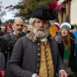 Peter Mullan, estrela de 'The Fall of Sir Douglas Weatherford', fala sobre os 'horrores' de Trump e a morte de Alex Pretti: 'Eles estão reescrevendo a história enquanto falamos' (EXCLUSIVO)