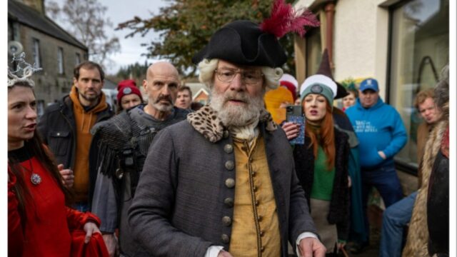 Peter Mullan, estrela de 'The Fall of Sir Douglas Weatherford', fala sobre os 'horrores' de Trump e a morte de Alex Pretti: 'Eles estão reescrevendo a história enquanto falamos' (EXCLUSIVO)
