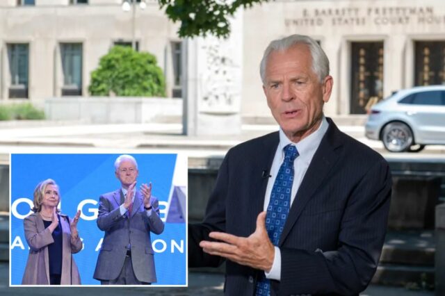 Peter Navarro, que foi preso sob Biden, não mostra piedade Peter Navarro, ex-Diretor de Política Comercial e Industrial, falando perante o Tribunal Distrital dos Estados Unidos.