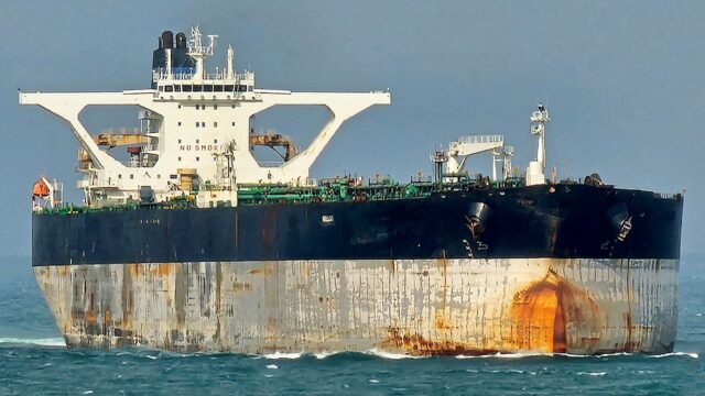 Petroleiro venezuelano da 'frota negra' foge dos EUA, muda de bandeira como russo e foge para a costa irlandesa: relatórios
