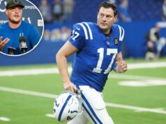 Philip Rivers deixa clara sua posição sobre o futuro da NFL após chocante cancelamento da aposentadoria O quarterback do Indianapolis Colts, Philip Rivers (17), procura um recebedor aberto.