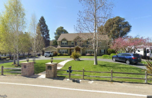 Pleasanton: casa de quatro quartos é vendida por US$ 3,1 milhões Rua Alisal 6745 - Google Street View