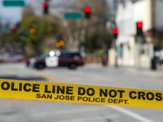 Polícia: Motorista de van atropelou e matou pedestre no lote do shopping center East San Jose Polícia: Motorista de van atropelou e matou pedestre no lote do shopping center East San Jose