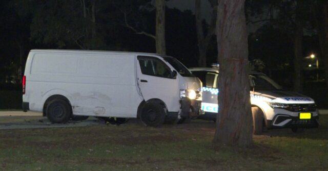 Policial hospitalizado, dois presos após perseguição no interior de Sydney Policial hospitalizado, dois presos após perseguição no interior de Sydney