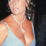 O que aconteceu com a coleção de joias de US$ 137 milhões de Elizabeth Taylor? Por dentro do incrível sucesso da falecida estrela (Taylor fotografado no Oscar em 1970)