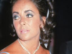 Por dentro da coleção de joias de US$ 137 MILHÕES de Elizabeth Taylor: o que aconteceu com a incrível coleção da falecida estrela – enquanto Margot Robbie veste seu colar de US$ 8 milhões na estreia de O Morro dos Ventos Uivantes O que aconteceu com a coleção de joias de US$ 137 milhões de Elizabeth Taylor? Por dentro do incrível sucesso da falecida estrela (Taylor fotografado no Oscar em 1970)