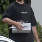 Lachie Neale é flagrado coletando algumas coisas pessoais da casa que dividia com a esposa Jules Neale