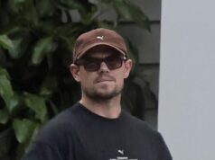 Por dentro do escândalo sexual que abalou a Austrália: o astro do futebol australiano se separa de sua esposa por causa de uma ‘traição inimaginável’ depois de ser pego brincando em um carro com sua melhor amiga Lachie Neale é flagrado coletando algumas coisas pessoais da casa que dividia com a esposa Jules Neale