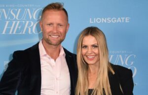 Por que Candace Cameron Bure se sentiu ‘presa’ durante os momentos difíceis do casamento GettyImages-2148776096 Candace Cameron Bure relembra ter se sentido 'presa' durante os momentos difíceis do casamento