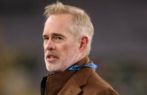 Por que Joe Buck teve um olho roxo durante a transmissão do jogo Seahawks-49ers GettyImages-1242023386 Joe Buck Michelle Beisner Buck 2022
