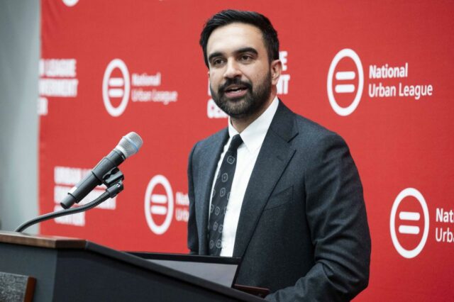 Por que os Socialistas Democratas de NY estão na cama com o Partido Comunista Chinês?
