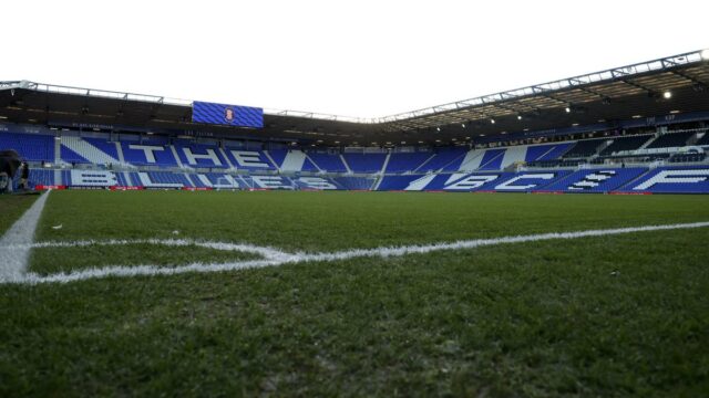 Por que vários jogos do Campeonato EFL foram adiados para domingo?
