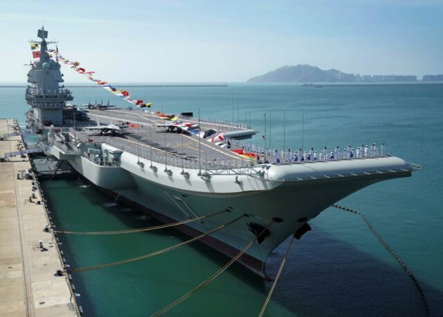 Porta-aviões chinês visto em nova doca seca pela primeira vez Porta-aviões chinês visto em nova doca seca pela primeira vez