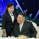 Potencial herdeiro de Kim Jong Un faz visita pública ao túmulo do fundador norte-coreano