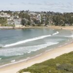 Prancha de surf de menino mordida por tubarão em Sydney um dia depois de adolescente ser atacado