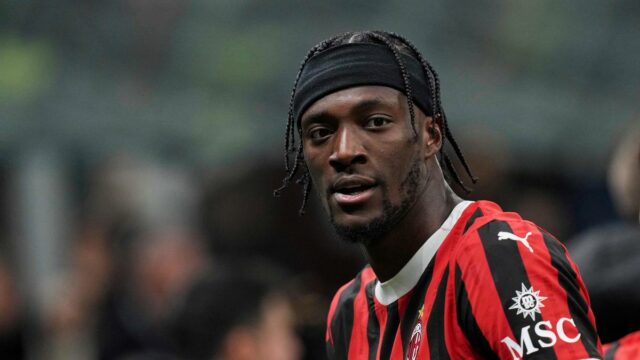 Premier League 2025-26: Aston Villa contrata o atacante Abraham do Besiktas
