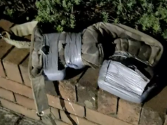 ‘Preocupação e medo genuínos’: homem acusado de colete com fita adesiva em Bondi Junction A polícia foi chamada para Oxford Street, Bondi Junction, por volta das 22h10 de domingo, após relatos de comportamento suspeito.