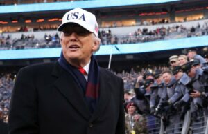 Presidente Donald Trump vê ordem executiva impactando jogo de futebol entre Exército e Marinha Trump-GettyImages-2242199520