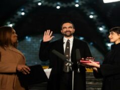 Primeiro dia de mandato como prefeito de Nova York, Zohran Mamdani revoga uma série de regulamentos que apoiam Israel Primeiro dia de mandato como prefeito de Nova York, Zohran Mamdani revoga uma série de regulamentos que apoiam Israel