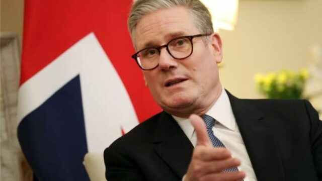 Primeiro-ministro britânico afirma não hesitar em relação à Groenlândia, apesar das ameaças tarifárias dos EUA
