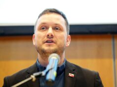 Primeiro-ministro da Groenlândia afirma que não há acordo entre EUA e Dinamarca O primeiro-ministro da Groenlândia, Jens-Frederik Nielsen, falando em entrevista coletiva.