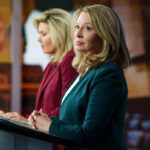 A líder do NDP, Marit Stiles, é retratada durante um debate entre os principais líderes partidários de Ontário, em Toronto, em 17 de fevereiro de 2025.