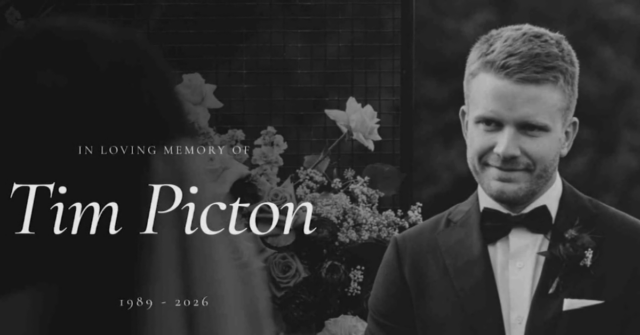 A filha de Tim Picton, Charlotte, e familiares chegam ao seu memorial em Perth