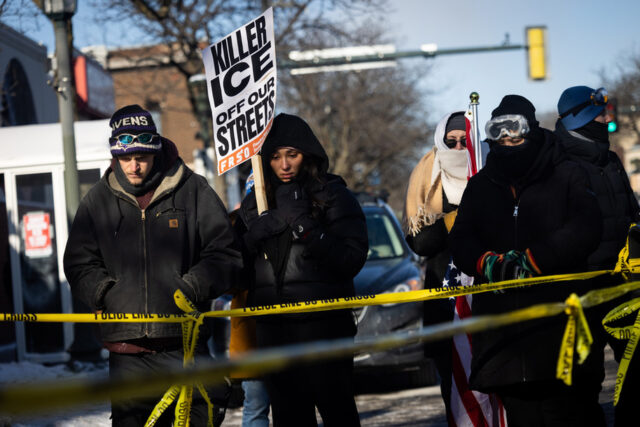 Esta foto sem data fornecida por Michael Pretti mostra Alex J. Pretti, o homem que foi baleado por um oficial federal em Minneapolis no sábado, 24 de janeiro de 2026. (Michael Pretti via AP)